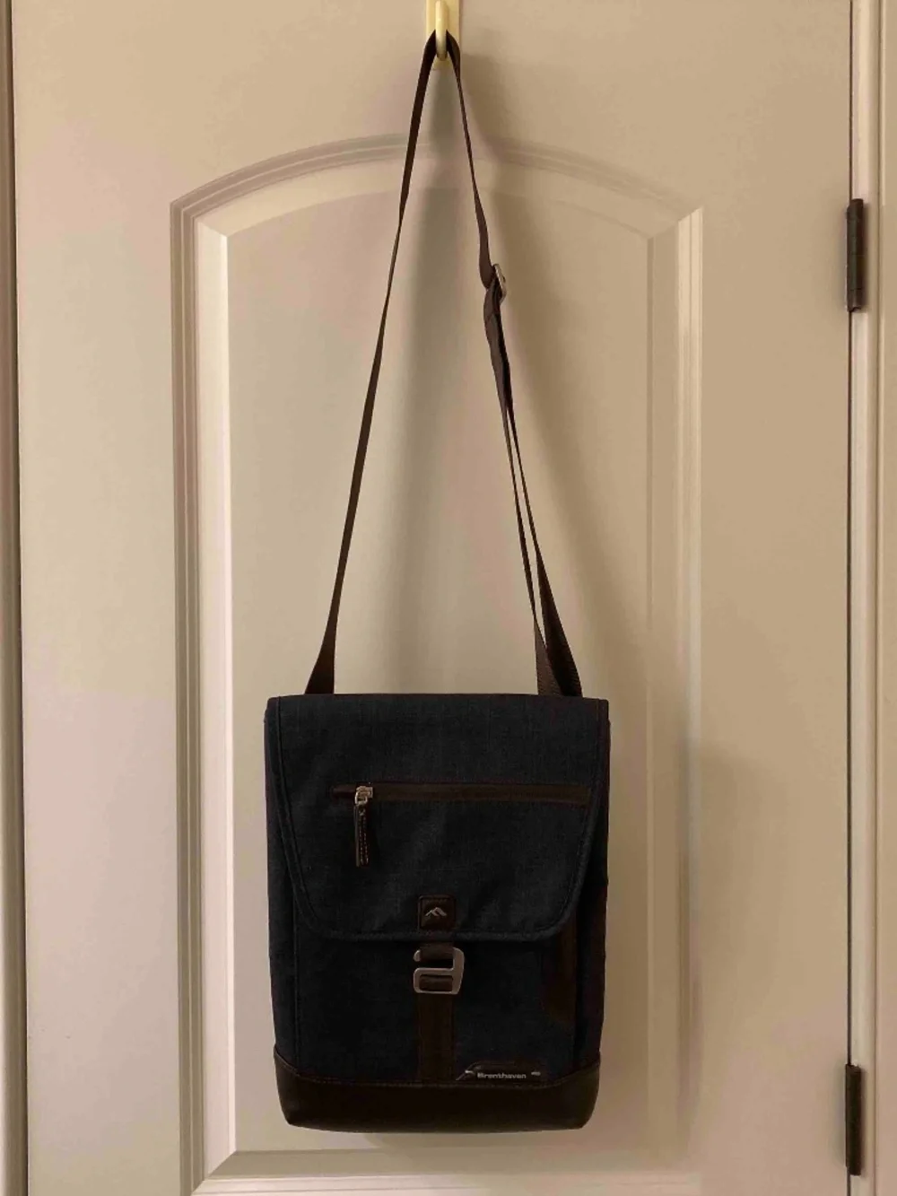 Laptop messenger bag